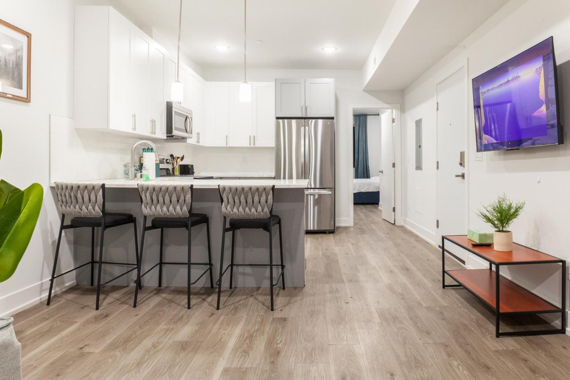 Sleek 2bed2bath Wi-fi-templeuwdparking *
