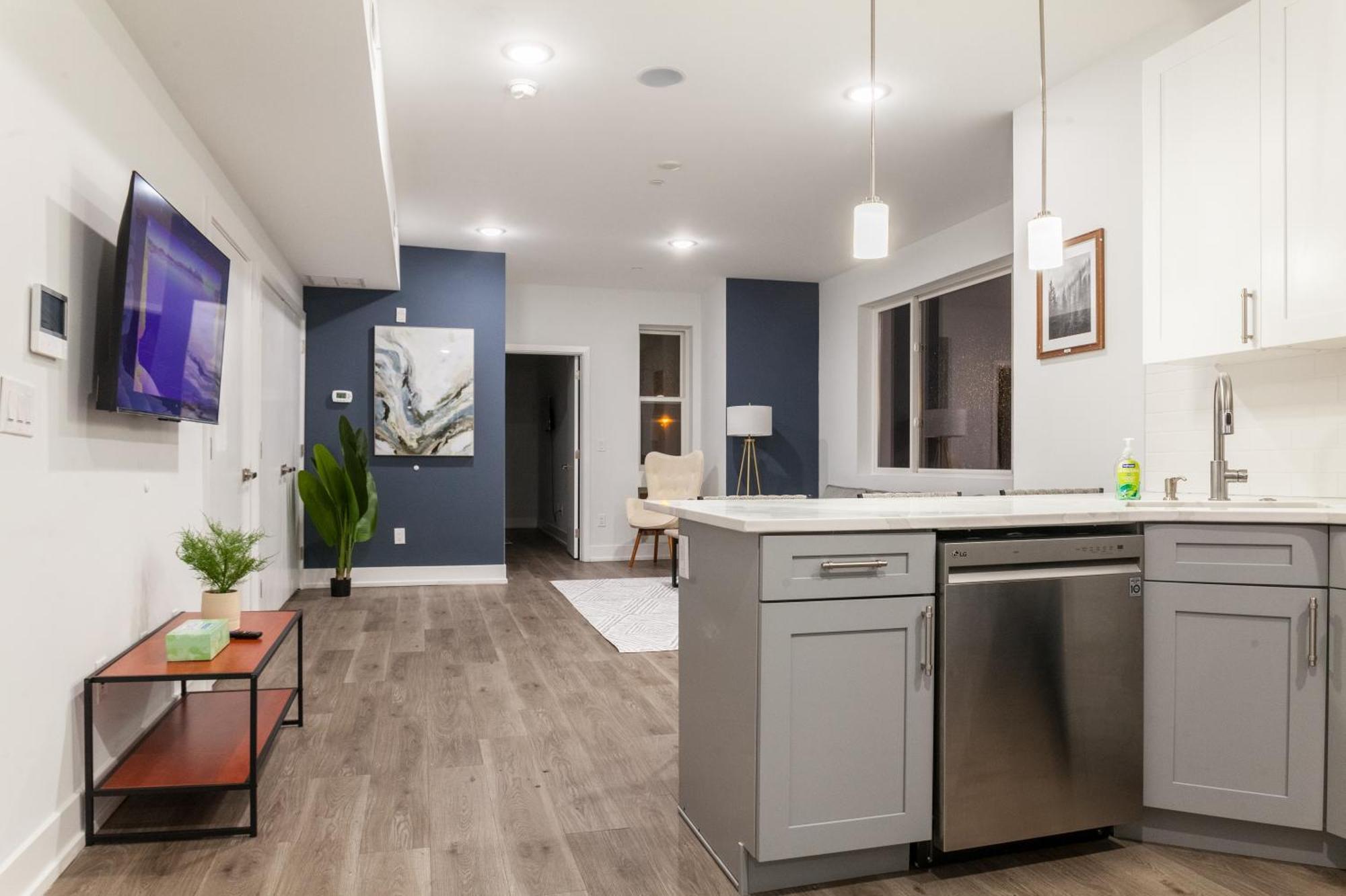 Sleek 2bed2bath Wi-fi-templeuwdparking Philadelphia