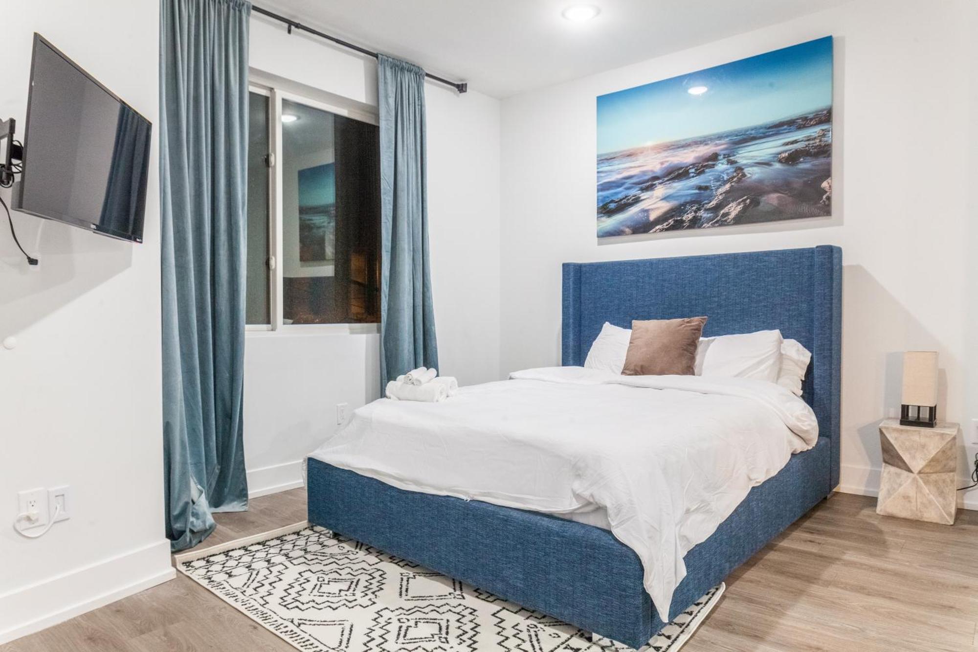 Sleek 2bed2bath Wi-fi-templeuwdparking *