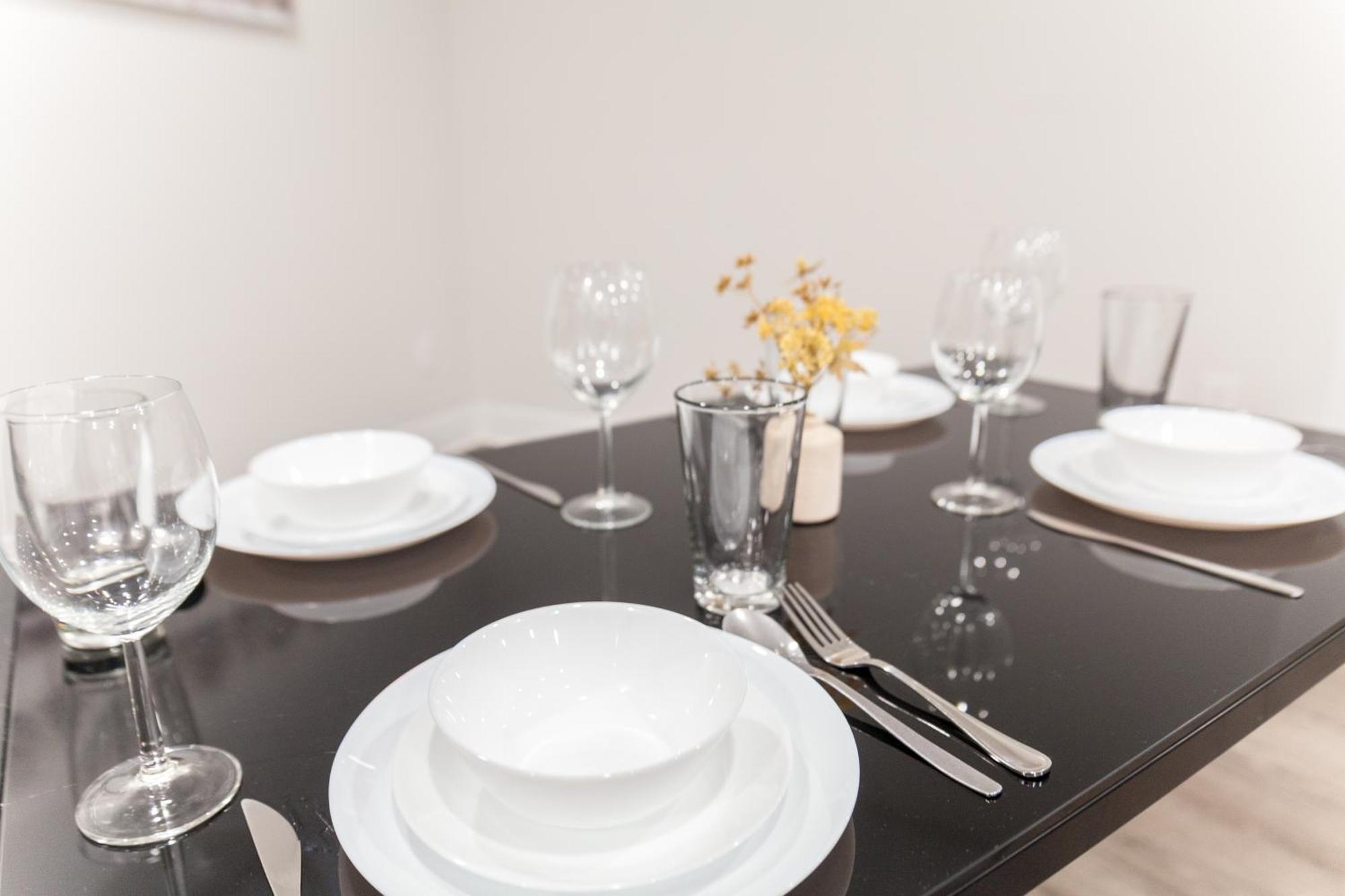 Sleek 2bed2bath Wi-fi-templeuwdparking *